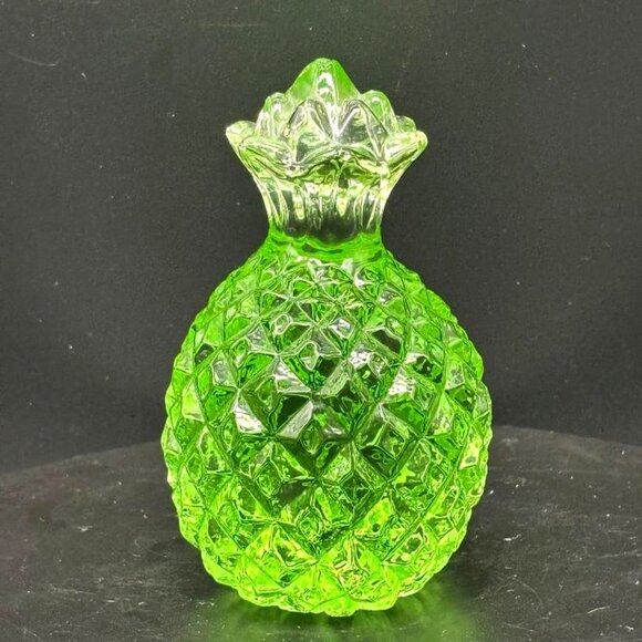 Vintage Art Glass Hand Blown Green Pineapple Paperweight Figurine 4" - Picture 1 of 6